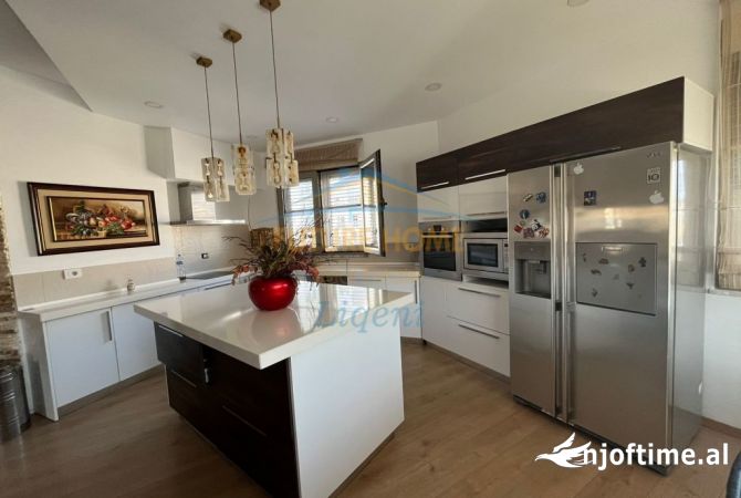 Shtepi me qera Apartament ne Tirane, 3+1, Mobilimi E mobiluar, Pagesa 1,000  Euro.