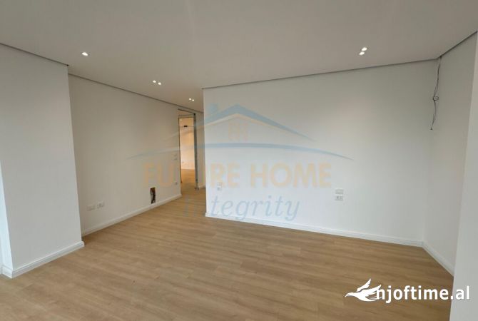 Shtepi ne shitje Apartament ne Tirane, 3+1, Mobilimi Bosh, pa mobiluar, Pagesa 537,000  Euro.