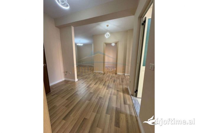 Shtepi ne shitje Apartament ne Tirane, 2+1, Mobilimi Bosh, pa mobiluar, Pagesa 115,000  Euro.