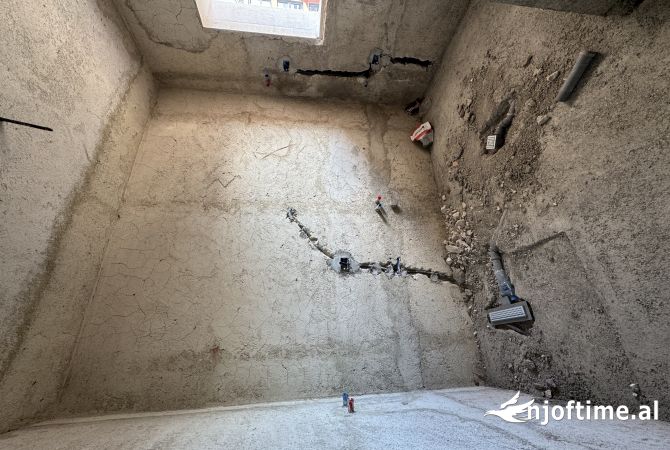 Shtepi ne shitje Apartament ne Tirane, 2+1, Mobilimi Bosh, pa mobiluar, Pagesa 302,000  Euro.