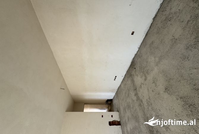 Shtepi ne shitje Apartament ne Tirane, 2+1, Mobilimi Bosh, pa mobiluar, Pagesa 302,000  Euro.