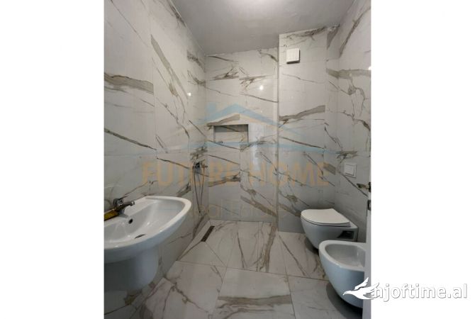 Shtepi me qera Apartament ne Tirane, 2+1, Mobilimi Bosh, pa mobiluar, Pagesa 700  Euro.