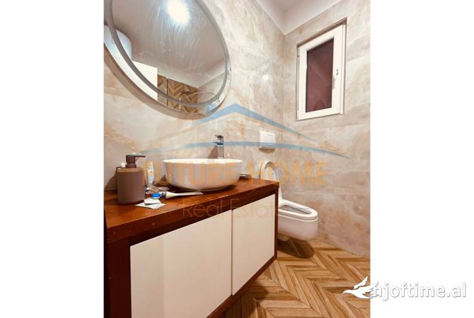 Shtepi ne shitje Apartament ne Tirane, 2+1, Mobilimi E mobiluar, Pagesa 180,000  Euro.