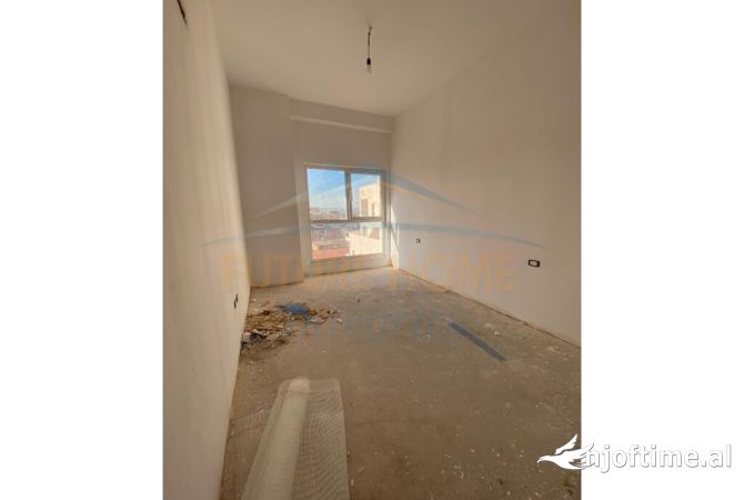 Shtepi ne shitje Apartament ne Tirane, 2+1, Mobilimi Bosh, pa mobiluar, Pagesa 169,500  Euro.