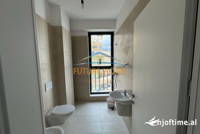 Shtepi me qera Apartament ne Tirane, 2+1, Mobilimi Pjeserisht e mobiluar, Pagesa 700  Euro.