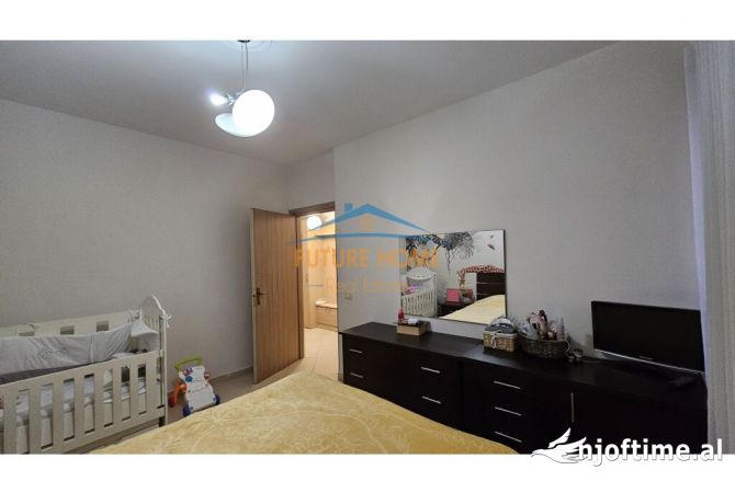 Shtepi ne shitje Apartament ne Tirane, 3+1, Mobilimi E mobiluar, Pagesa 140,000  Euro.
