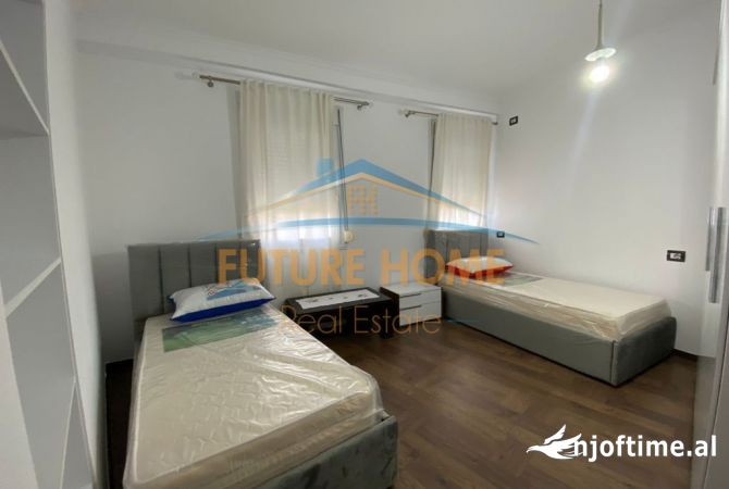 Shtepi ne shitje Apartament ne Tirane, 2+1, Mobilimi E mobiluar, Pagesa 300,000  Euro.