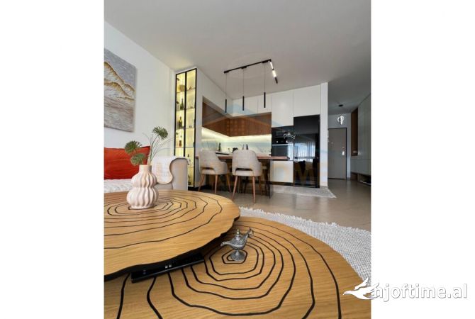 Shtepi ne shitje Apartament ne Tirane, 2+1, Mobilimi E mobiluar, Pagesa 165,000  Euro.