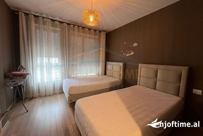 Shtepi me qera Apartament ne Tirane, 2+1, Mobilimi E mobiluar, Pagesa 650  Euro.
