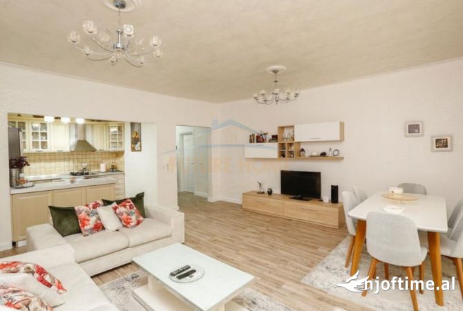 Shtepi ne shitje 3+1 ne Tirane - 380,000 Euro