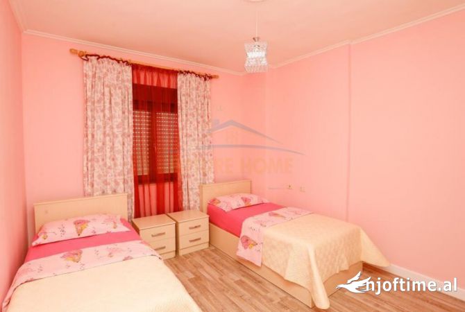 Shtepi ne shitje Apartament ne Tirane, 3+1, Mobilimi E mobiluar, Pagesa 380,000  Euro.