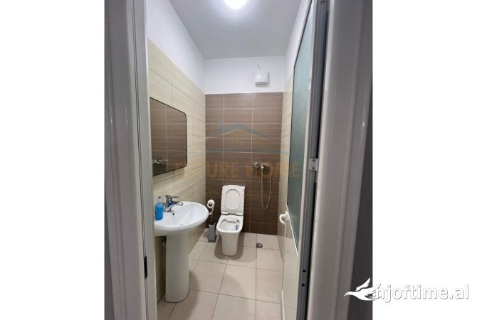 Shtepi me qera Apartament ne Tirane, 2+1, Mobilimi E mobiluar, Pagesa 600  Euro.