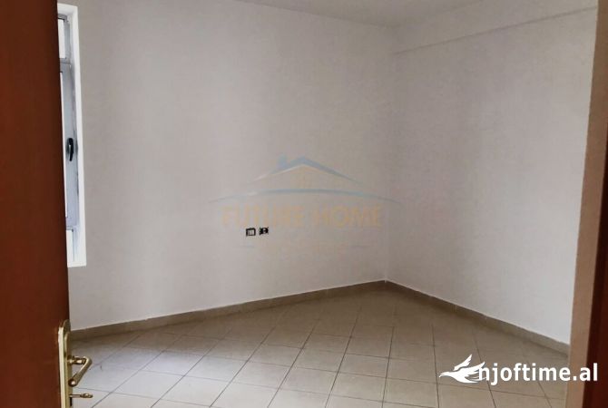 Shtepi ne shitje Apartament ne Tirane, 2+1, Mobilimi Bosh, pa mobiluar, Pagesa 180,000  Euro.