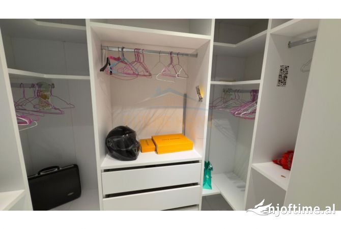 Shtepi me qera Apartament ne Tirane, 2+1, Mobilimi E mobiluar, Pagesa 900  Euro.