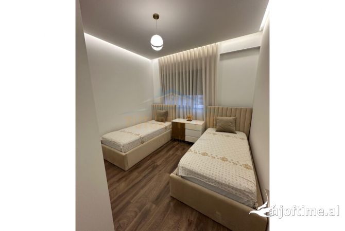 Shtepi ne shitje Apartament ne Tirane, 2+1, Mobilimi E mobiluar, Pagesa 250,000  Euro.