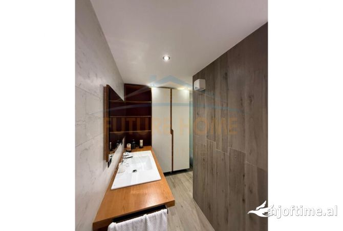 Shtepi ne shitje Apartament ne Tirane, 3+1, Mobilimi E mobiluar, Pagesa 339,000  Euro.