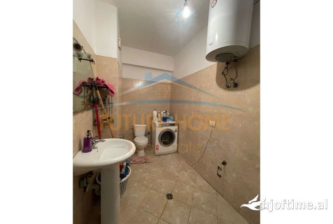 Shtepi ne shitje Apartament ne Tirane, Garsoniere, Mobilimi E mobiluar, Pagesa 86,000  Euro.