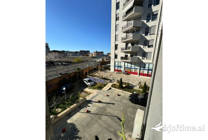 Shtepi ne shitje Apartament ne Tirane, 2+1, Mobilimi E mobiluar, Pagesa 198,000  Euro.