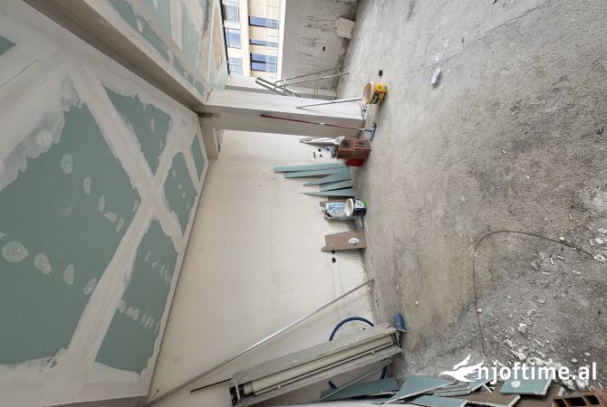 Shtepi ne shitje Apartament ne Tirane, 2+1, Mobilimi Bosh, pa mobiluar, Pagesa 250,000  Euro.