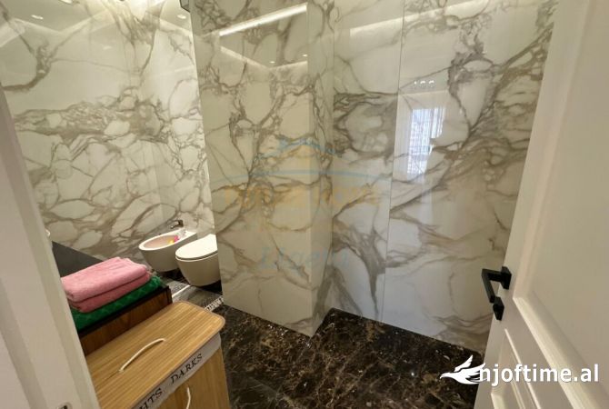 Shtepi ne shitje Apartament ne Tirane, 3+1, Mobilimi E mobiluar, Pagesa 350,000  Euro.