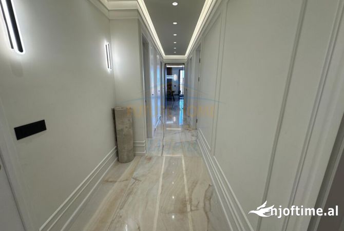 Shtepi ne shitje Apartament ne Tirane, 3+1, Mobilimi E mobiluar, Pagesa 350,000  Euro.