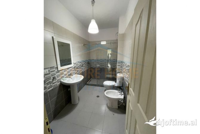 Shtepi me qera Apartament ne Tirane, 2+1, Mobilimi E mobiluar, Pagesa 450  Euro.