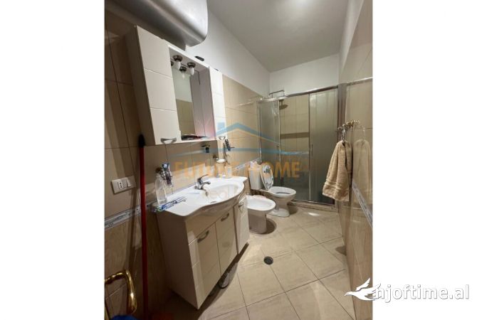 Shtepi ne shitje Apartament ne Tirane, 2+1, Mobilimi E mobiluar, Pagesa 149,000  Euro.