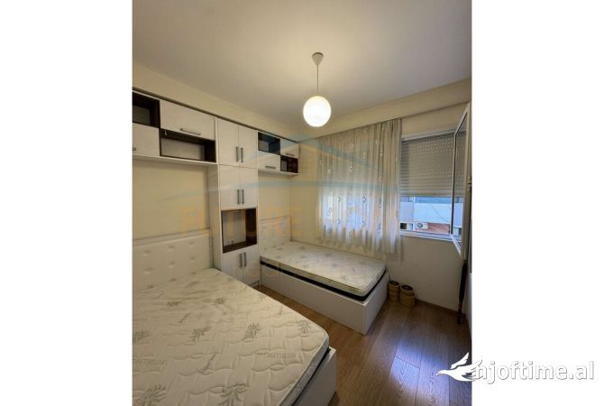 Shtepi me qera Apartament ne Tirane, 2+1, Mobilimi E mobiluar, Pagesa 600  Euro.
