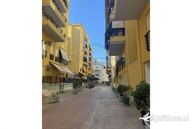 Shtepi me qera Apartament ne Tirane, 2+1, Mobilimi E mobiluar, Pagesa 600  Euro.