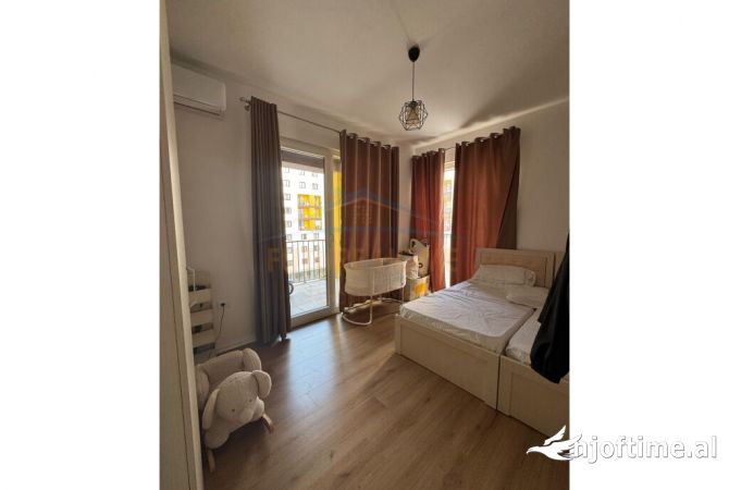 Shtepi ne shitje Apartament ne Tirane, 2+1, Mobilimi E mobiluar, Pagesa 210,000  Euro.