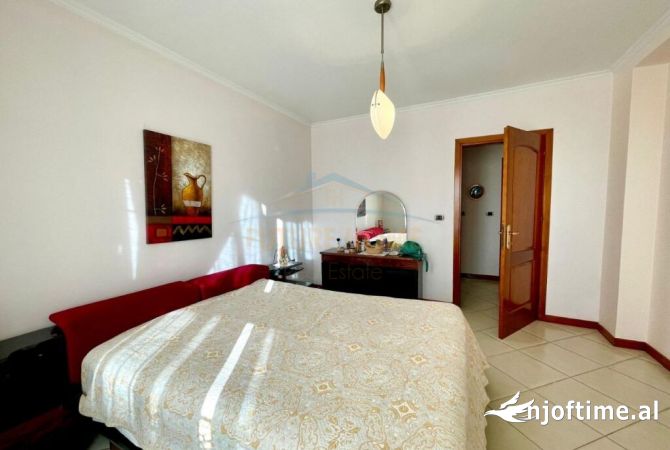 Shtepi ne shitje Apartament ne Tirane, 2+1, Mobilimi E mobiluar, Pagesa 330,000  Euro.