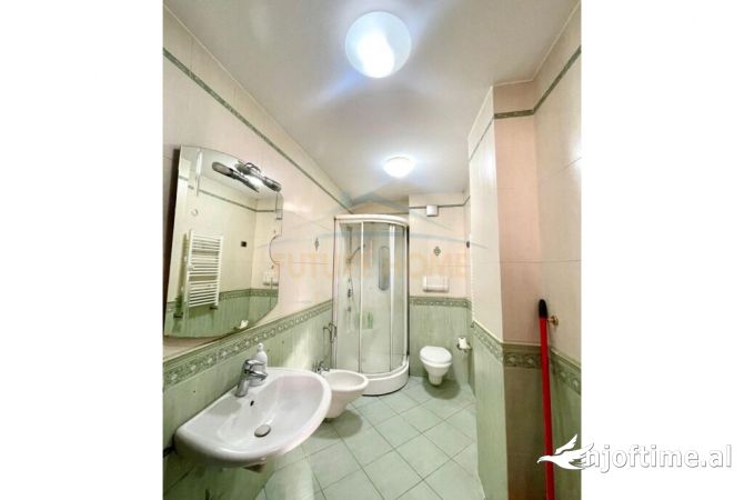 Shtepi ne shitje Apartament ne Tirane, 2+1, Mobilimi E mobiluar, Pagesa 330,000  Euro.