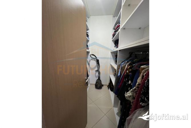 Shtepi ne shitje Apartament ne Tirane, 2+1, Mobilimi E mobiluar, Pagesa 165,000  Euro.