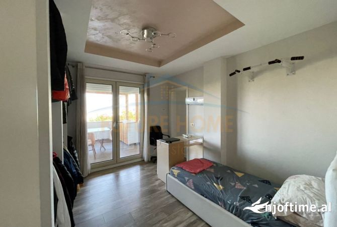 Shtepi ne shitje Apartament ne Tirane, 3+1, Mobilimi E mobiluar, Pagesa 310,000  Euro.