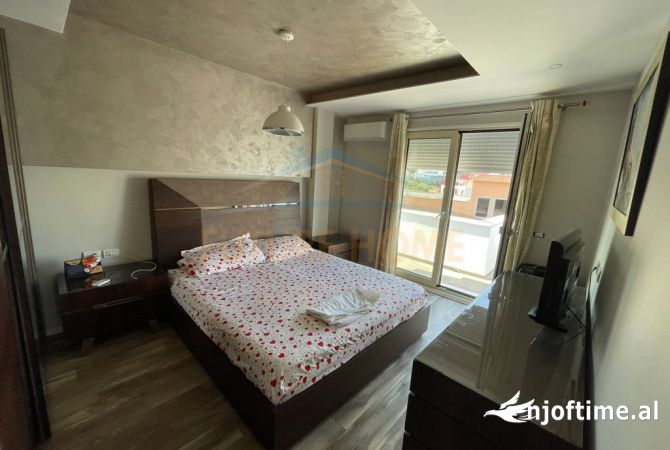 Shtepi ne shitje Apartament ne Tirane, 3+1, Mobilimi E mobiluar, Pagesa 310,000  Euro.