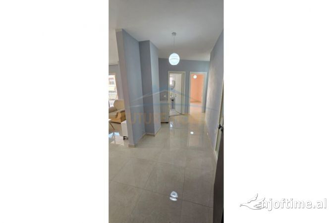 Shtepi ne shitje Apartament ne Tirane, 2+1, Mobilimi Bosh, pa mobiluar, Pagesa 193,000  Euro.