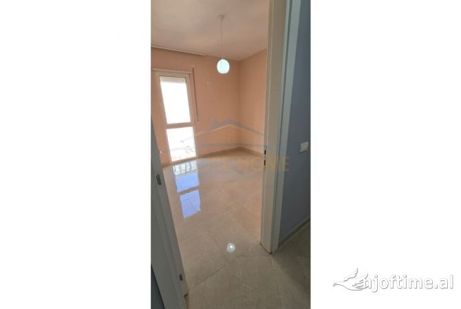 Shtepi ne shitje Apartament ne Tirane, 2+1, Mobilimi Bosh, pa mobiluar, Pagesa 193,000  Euro.