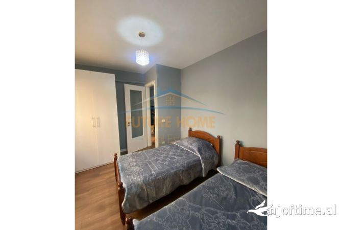 Shtepi ne shitje Apartament ne Tirane, 2+1, Mobilimi E mobiluar, Pagesa 150,000  Euro.