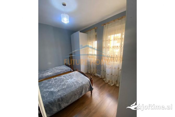 Shtepi ne shitje Apartament ne Tirane, 2+1, Mobilimi E mobiluar, Pagesa 150,000  Euro.