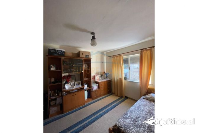 Shtepi ne shitje Apartament ne Tirane, 2+1, Mobilimi E mobiluar, Pagesa 150,000  Euro.
