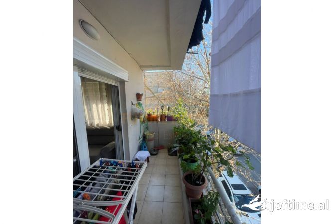 Shtepi ne shitje Apartament ne Tirane, 2+1, Mobilimi E mobiluar, Pagesa 150,000  Euro.