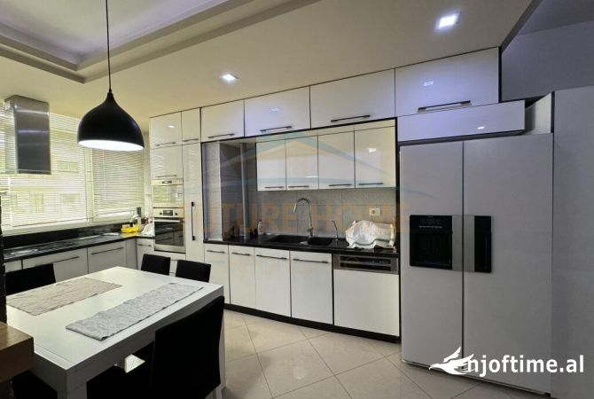 Shtepi me qera Apartament ne Tirane, 2+1, Mobilimi E mobiluar, Pagesa 550  Euro.