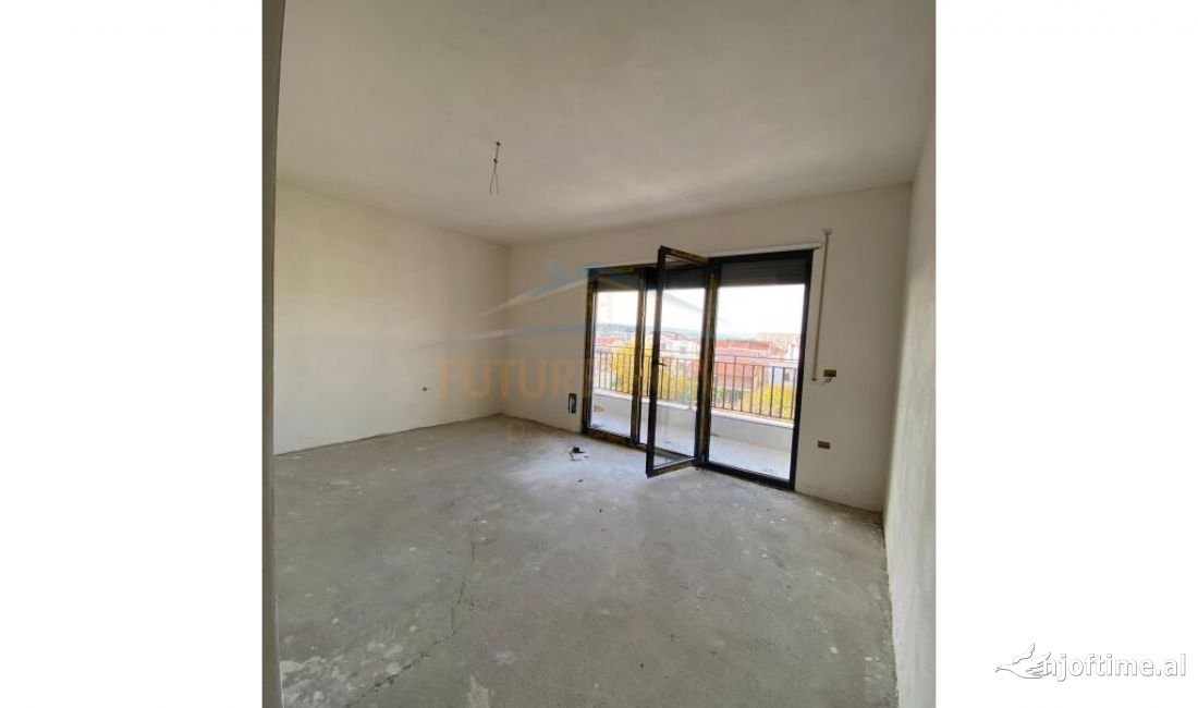 Shtepi ne shitje Apartament ne Tirane, 3+1, Mobilimi E mobiluar, Pagesa 191,000  Euro.