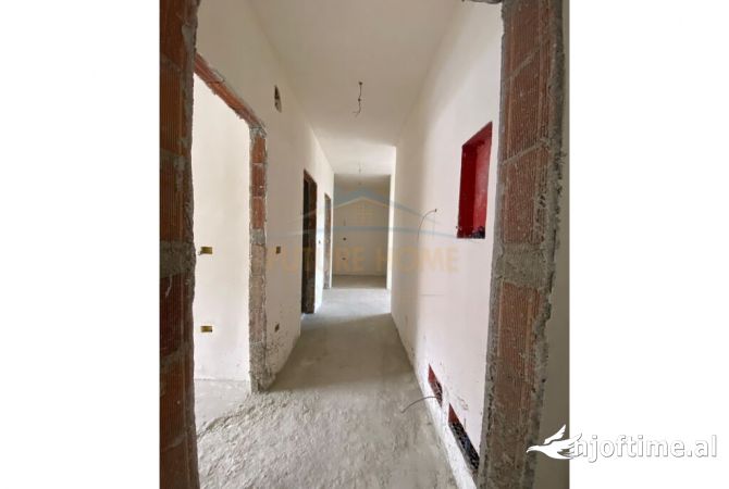 Shtepi ne shitje Apartament ne Tirane, 3+1, Mobilimi E mobiluar, Pagesa 191,000  Euro.