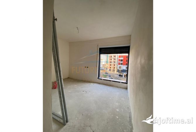 Shtepi ne shitje Apartament ne Tirane, 3+1, Mobilimi E mobiluar, Pagesa 191,000  Euro.