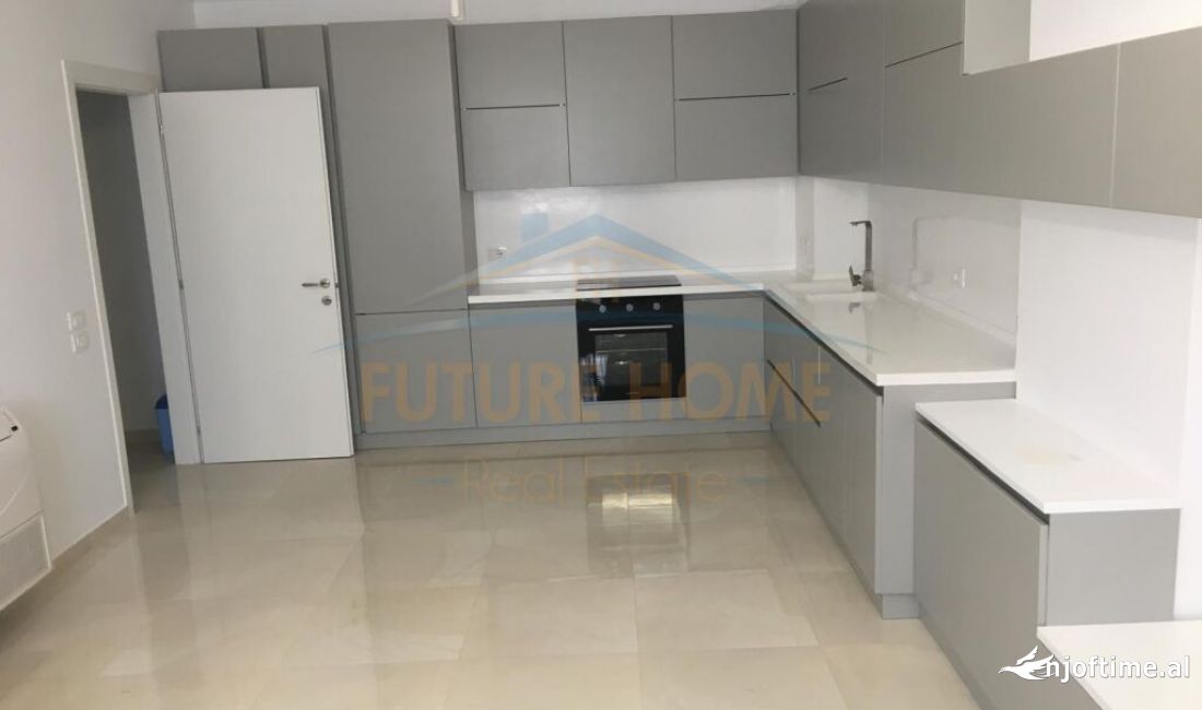 Shtepi ne shitje Apartament ne Tirane, 2+1, Mobilimi Pjeserisht e mobiluar, Pagesa 250,000  Euro.