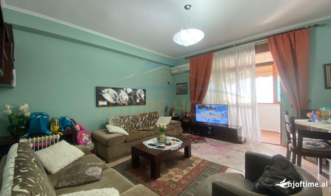 Shtepi ne shitje Apartament ne Tirane, 2+1, Mobilimi E mobiluar, Pagesa 248,000  Euro.