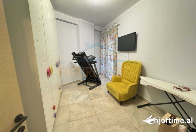 Shtepi ne shitje Apartament ne Tirane, 2+1, Mobilimi E mobiluar, Pagesa 165,000  Euro.