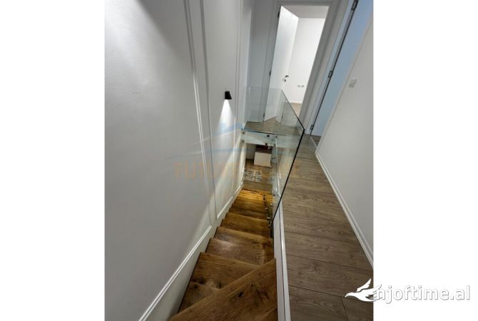 Shtepi ne shitje Apartament ne Tirane, 2+1, Mobilimi E mobiluar, Pagesa 227,000  Euro.
