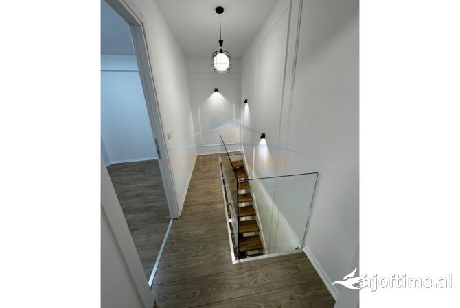 Shtepi ne shitje Apartament ne Tirane, 2+1, Mobilimi E mobiluar, Pagesa 227,000  Euro.